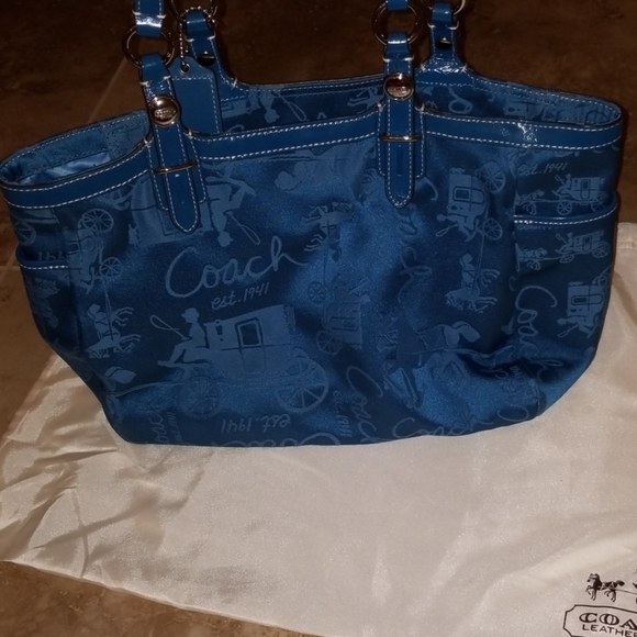 Coach purse - Picture 3 of 5